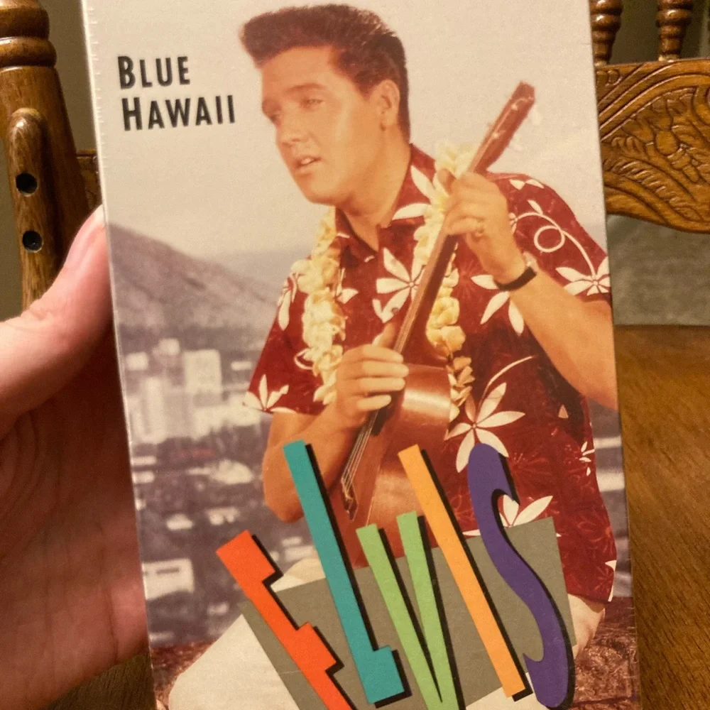 Blue Hawaii Starring Elvis Presley - Vintage Sealed VHS - Picture 1 of 5